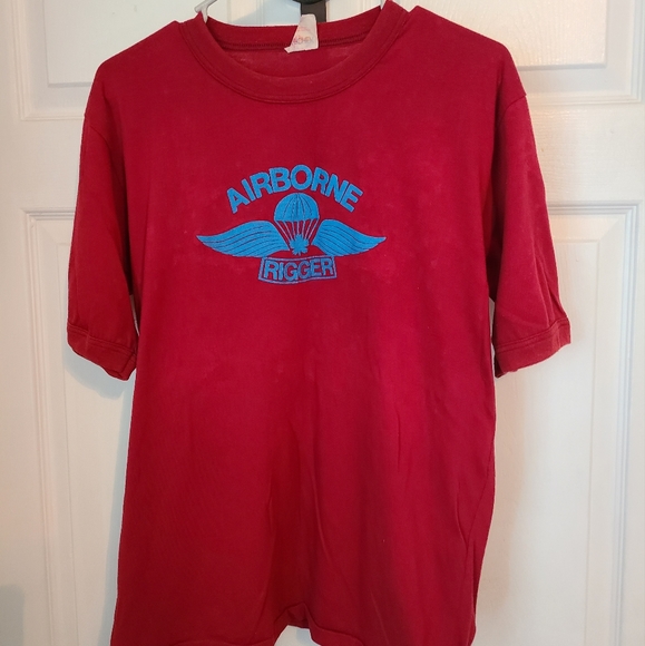 (117) Canadian Airborne Rigger T-Shirt Short Sleeve Maroon/Redish - Picture 1 of 5